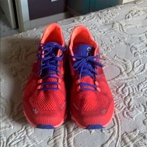 ON/Cloud X tech running shoes